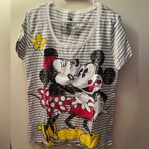Disney XL Minnie and Mickey Kissing Shirt (H)